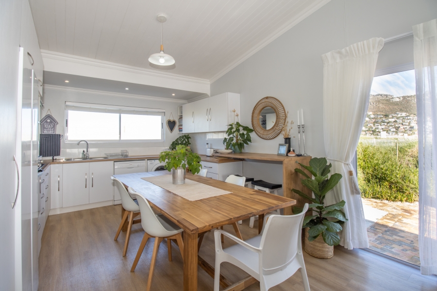 To Let 2 Bedroom Property for Rent in Fish Hoek Western Cape